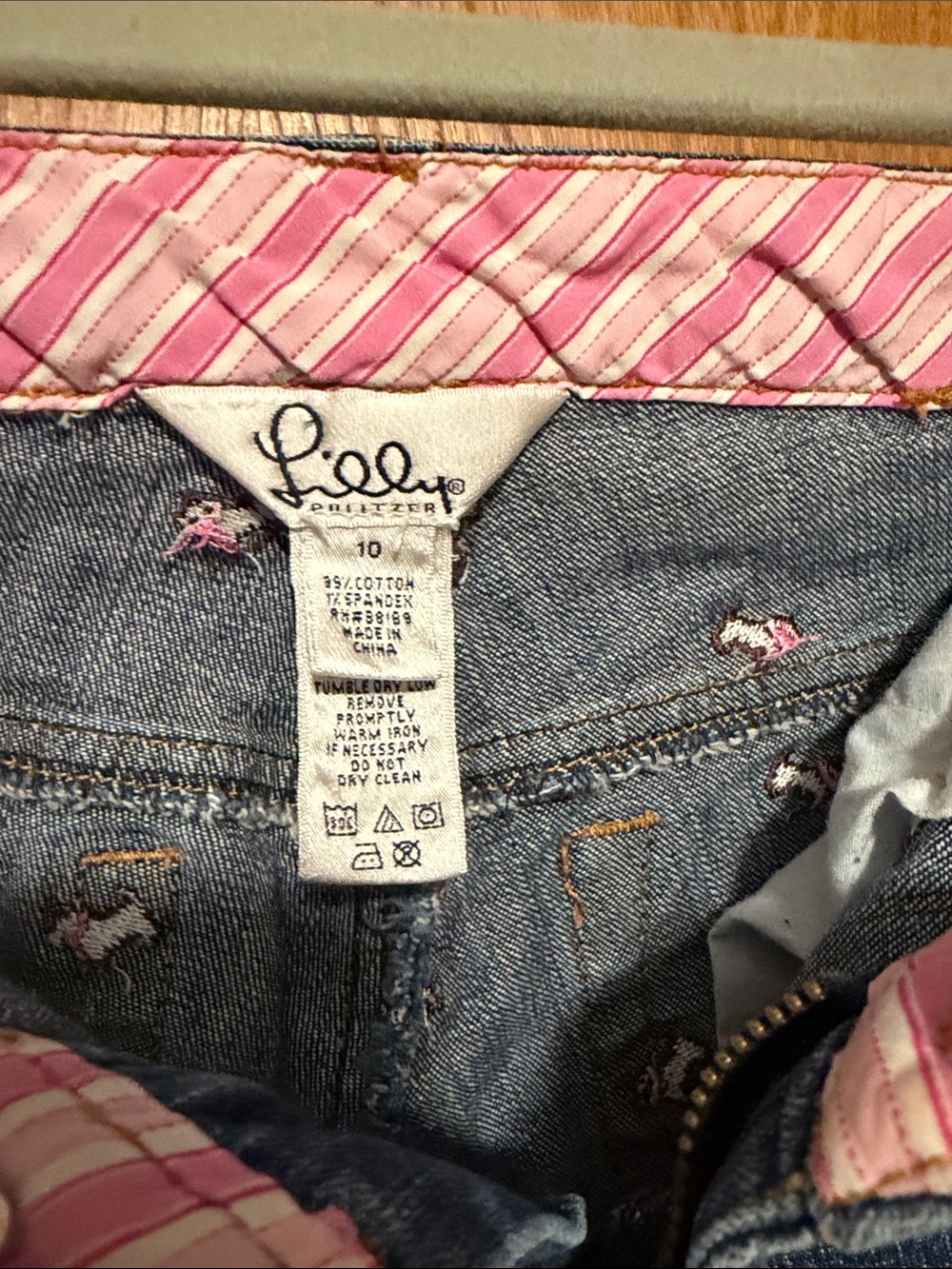 Lilly Pulitzer Denim Straight-Leg Jeans with Brown Embroidered Dogs - Picture 2 of 9